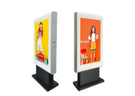 スクリーンの表記の表示屋外の縦LCD表示を広告するキオスクのデジタル表記屋外のデジタル