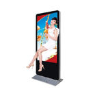 デジタル表記の表示、ショッピング モールのデジタル表示装置スクリーンを広告する床の立場3D
